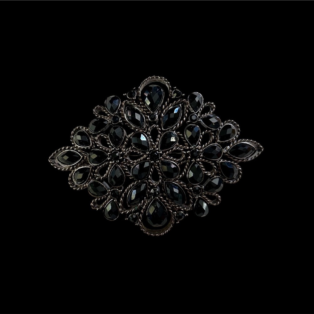 Vintage Black Stones set in Silver Tone Metal Large Brooch, Pin 3" x 2"
